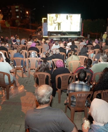 DENİZLİ'DE 'KÖYÜMDE SİNEMA GÜNLERİ' İLE NOSTALJİ RÜZGARI SÜRÜYOR