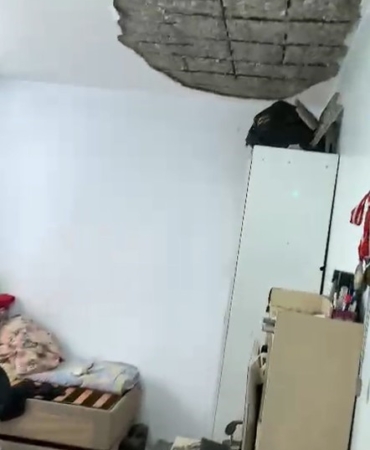 DEPREMDE GAZİANTEP'TEKİ BİR EVİN TAVANINDA KISMİ ÇÖKME MEYDANA GELDİ