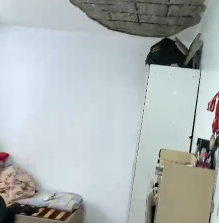 DEPREMDE GAZİANTEP'TEKİ BİR EVİN TAVANINDA KISMİ ÇÖKME MEYDANA GELDİ