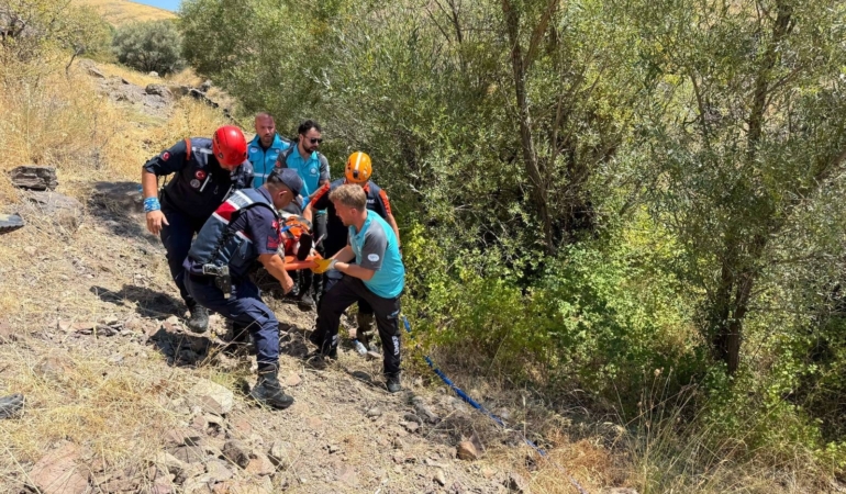 DERE YATAĞINA DÜŞEN VATANDAŞ KURTARILDI