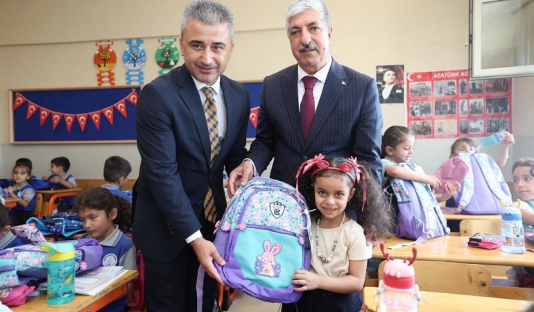 DİLOVASI'NDA BİRİNCİ SINIFLARA ÇANTA VE KIRTASİYE DESTEĞİ SAĞLANACAK