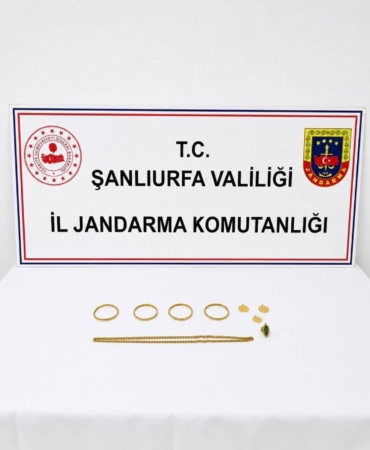 DOLANDIRDIĞI KİŞİDEN ALDIĞI ALTINLARI SATMAYA ÇALIŞAN ŞAHIS YAKALANDI