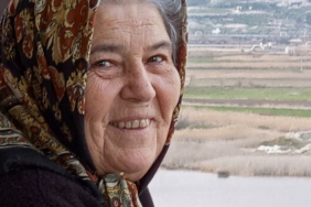 DOMATES YÜKLÜ TIR İLE OTOMOBİL ÇARPIŞTI: 1 ÖLÜ, 2 YARALI