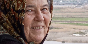 DOMATES YÜKLÜ TIR İLE OTOMOBİL ÇARPIŞTI: 1 ÖLÜ, 2 YARALI