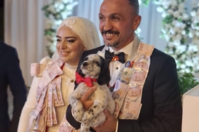 DÜĞÜNDE ALTIN YERİNE KÖPEK TAKTI