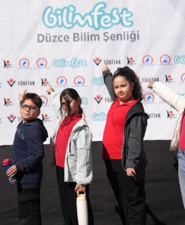 DÜZCE BİLİM ŞENLİĞİ RENKLİ GÖRÜNTÜLERLE BAŞLADI