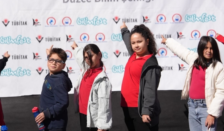 DÜZCE BİLİM ŞENLİĞİ RENKLİ GÖRÜNTÜLERLE BAŞLADI