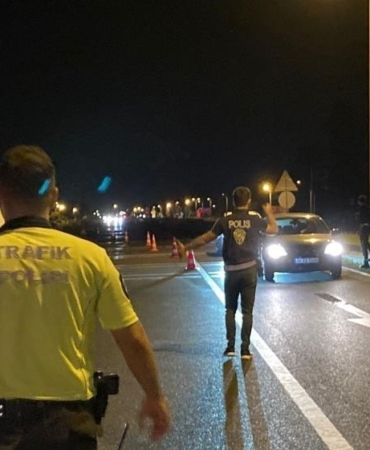 DÜZCE'DE ARANAN 52 KİŞİ YAKALANDI, 16 KİŞİ TUTUKLANDI
