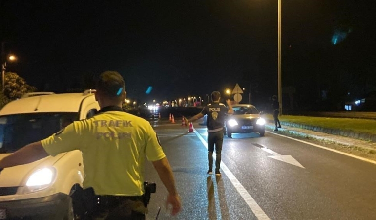 DÜZCE'DE ARANAN 52 KİŞİ YAKALANDI, 16 KİŞİ TUTUKLANDI