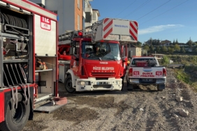 DÜZCE'DE EV YANGINI EKİPLERİN MÜDAHALESİ İLE SÖNDÜRÜLDÜ