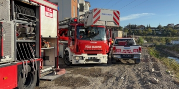 DÜZCE'DE EV YANGINI EKİPLERİN MÜDAHALESİ İLE SÖNDÜRÜLDÜ