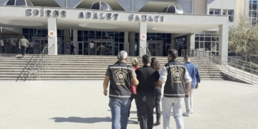 EDİRNE'DE 31 YIL HAPİS CEZASIYLA ARANAN ANNE VE OĞUL YAKALANDI