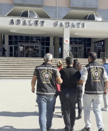 EDİRNE'DE 31 YIL HAPİS CEZASIYLA ARANAN ANNE VE OĞUL YAKALANDI