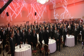 ELAZIĞ TSO BAŞKANI ALAN: "BİZİM İÇİN VİZYON, SÖYLENEN SÖZ DEĞİL, BAŞLATILAN İŞTİR" ELAZIĞ TİCARET VE SANAYİ ODASI BAŞKANI İDRİS ALAN: "ETAK AVRUPA'DA VE ORTA DOĞU'DA ELAZIĞ'IN MARKASI OLACAK" "ELAZIĞ TİCARET VE SANAYİ ODASI MESLEKİ VE TEKNİK ANADOLU LİSESİ'Nİ ŞEHRİMİZE KAZANDIRIYORUZ" "BİZ MEZUN VEREN DEĞİL, İŞVEREN BİR OKUL KURACAĞIZ" "HERKES BİLİR Kİ İDRİS ALAN SÖZ VERİRSE, TUTAR"