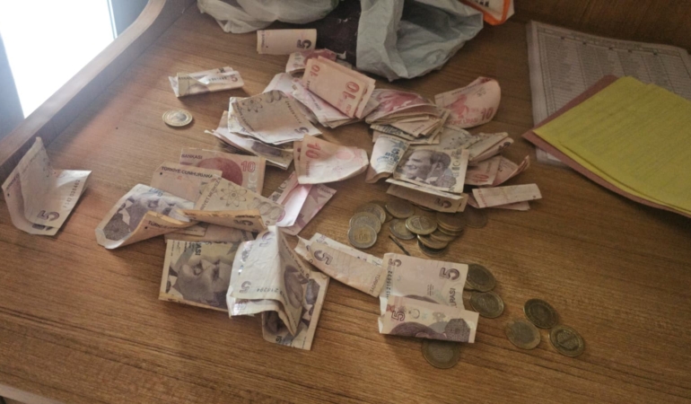 ELAZIĞ'DA ZABITADAN DİLENCİ DENETİMİ: BİR SAATTE 600 LİRA TOPLADILAR