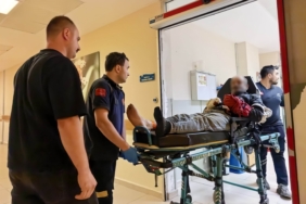ELLERİNİ ZİNCİRE SIKIŞTIRAN ADAMIN 6 PARMAĞI KOPTU