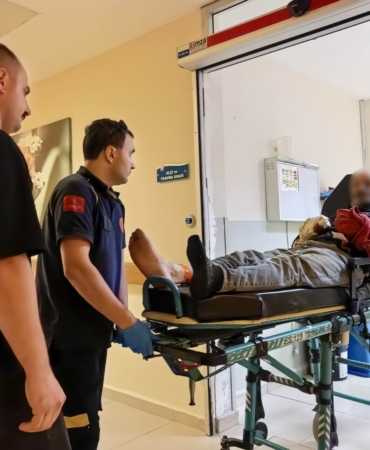 ELLERİNİ ZİNCİRE SIKIŞTIRAN ADAMIN 6 PARMAĞI KOPTU