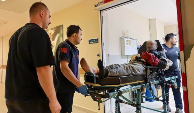 ELLERİNİ ZİNCİRE SIKIŞTIRAN ADAMIN 6 PARMAĞI KOPTU