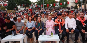 ELMALI'DA 12. TEMSİLİ YÖRÜK GÖÇÜ GERÇEKLEŞTİRİLDİ YÖRÜK KIZI BÜŞRA ÖZDEMİR YÖRÜKLERİ YALNIZ BIRAKMADI ÖZDEMİR: "YÖRÜK KÜLTÜRÜ BU TOPRAKLARIN EN BÜYÜK ZENGİNLİĞİDİR"