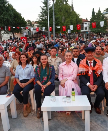 ELMALI'DA 12. TEMSİLİ YÖRÜK GÖÇÜ GERÇEKLEŞTİRİLDİ YÖRÜK KIZI BÜŞRA ÖZDEMİR YÖRÜKLERİ YALNIZ BIRAKMADI ÖZDEMİR: "YÖRÜK KÜLTÜRÜ BU TOPRAKLARIN EN BÜYÜK ZENGİNLİĞİDİR"