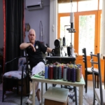 EMEKLİLİĞE ALIŞMAYINCA 70 YAŞINDAN SONRA DÜKKAN AÇIP ESKİ MESLEĞİNE GERİ DÖNDÜ