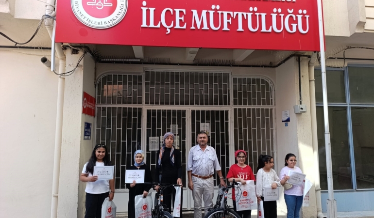 EMİRDAĞ'DA 'CAMİLER ARASI BİLGİ YARIŞMASI'NDA DERECEYE GİREN ÖĞRENCİLER ÖDÜLLENDİRİLDİ