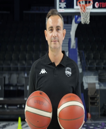 ENDER ARSLAN: "DÜNYA KUPASI'NDA HEDEFİMİZ YİNE TEPELERDE OLMAK" A MİLLİ ERKEK BASKETBOL TAKIMI YARDIMCI ANTRENÖRÜ ENDER ARSLAN: "OYUNCULARIN BİRBİRLERİ ARASINDAKİ İLİŞKİ ÜST SEVİYEDE"