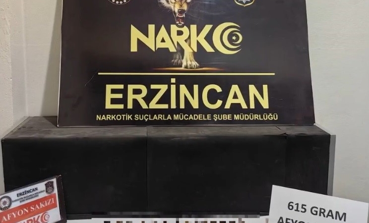 ERZİNCAN'DA ŞÜPHELİLERİN MİDE VE BAĞIRSAKLARINDAN 2 KİLO 675 GRAM AFYON SAKIZI ÇIKTI