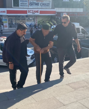 EŞİNİ ÖLDÜREN 78 YAŞINDAKİ ÜNLÜ, HAKİM KARŞISINDA