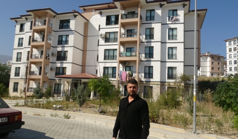 EV ALMA HAYALİYLE 1 MİLYON TL ÖDEME YAPAN DEPREMZEDE, AYNI EVİN 6 KİŞİYE DAHA SATILDIĞINI ÖĞRENDİ