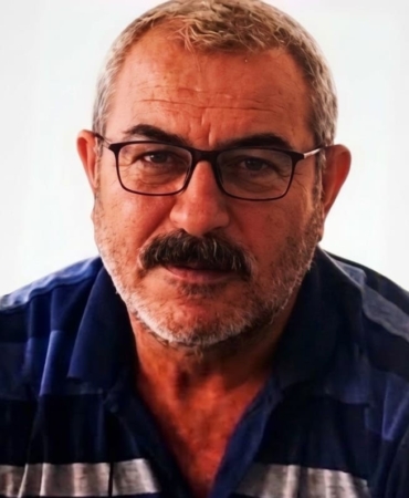 EVİNİN ÖNÜNDE CANSIZ BEDENİ BULUNDU