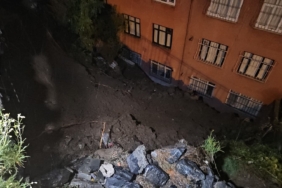 EYÜPSULTAN'DA YAĞMUR SONRASI TOPRAK KAYDI: 25 KİŞİ TEDBİREN TAHLİYE EDİLDİ