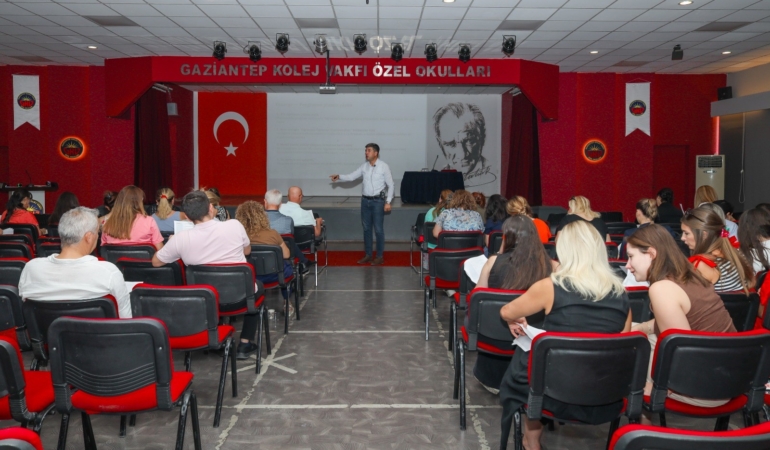 GKV ÖZEL OKULLARI'NDA "TÜRKİYE YÜZYILI MAARİF MODELİ" SEMİNERİ