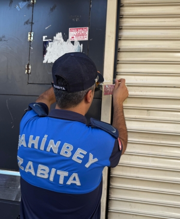 GAZİANTEP'TE BOZUK ÜRÜN SATAN DÖNER İŞLETMESİ 15 GÜN KAPATILDI