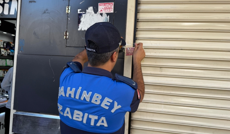 GAZİANTEP'TE BOZUK ÜRÜN SATAN DÖNER İŞLETMESİ 15 GÜN KAPATILDI
