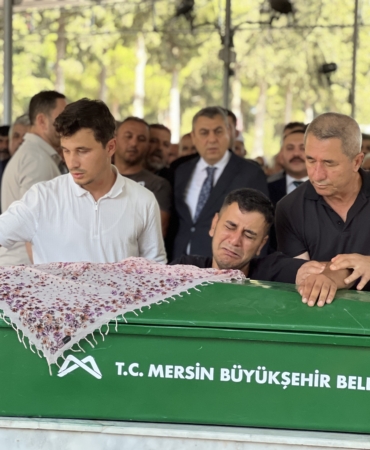 GEMİ FACİASINDA HAYATINI KAYBEDEN HASTANE PERSONELİ GÜLCAN GÜREL SON YOLCULUĞUNA UĞURLANDI CAN YELEĞİNİ ÇIKARARAK KIZINA GİYDİRDİ, KENDİSİ SULARA GÖMÜLDÜ