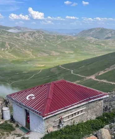 GÜMÜŞHANE'DE 2 BİN 500 RAKIMDAKİ TAŞ MESCİD İLGİ ÇEKİYOR