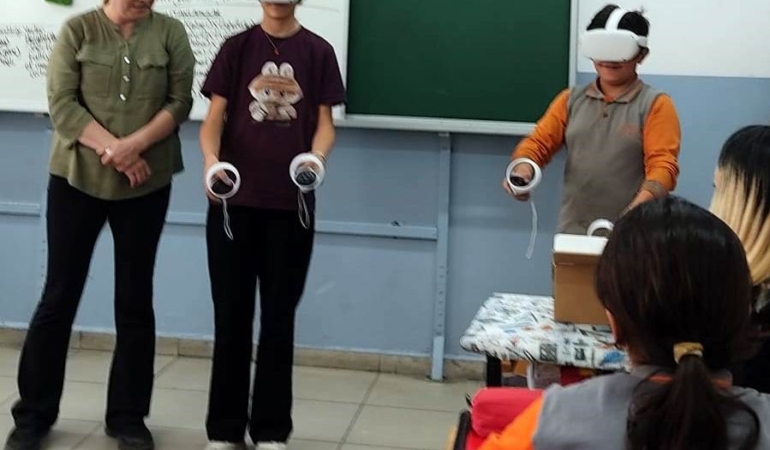 GÜRPINAR'DA ÖĞRENCİLER BİLİM VE TEKNOLOJİYLE BULUŞTU