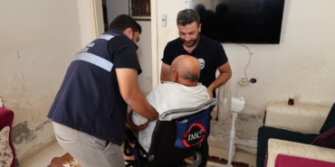 HBB' DEN REYHANLI'DA YAŞAYAN ENGELLİ VATANDAŞA AKÜLÜ TEKERLEKLİ SANDALYE DESTEĞİ