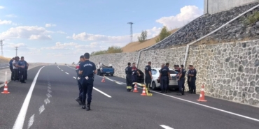 HAYRABOLU'DA SEYİR HALİNDEKİ OTOMOBİLE SİLAHLI SALDIRI: 1 ÖLÜ