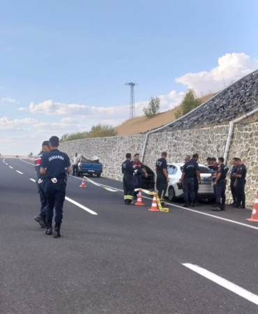 HAYRABOLU'DA SEYİR HALİNDEKİ OTOMOBİLE SİLAHLI SALDIRI: 1 ÖLÜ