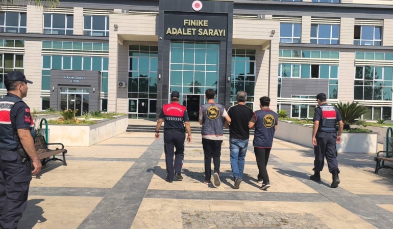 HIRSIZLIK SUÇUNDAN 25 YIL 9 AY HAPİS CEZASI BULUNAN HÜKÜMLÜ YAKALANDI