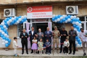 HONG KONG'DA YAŞAYAN AKADEMİSYENDEN MEMLEKETİNE VEFA AKADEMİK BAŞARIDAN KAZANDIĞI ÖDÜLÜ ANNESİ ADINA YAPTIRDIĞI KUR'AN KURSUNA HARCADI