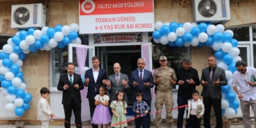 HONG KONG'DA YAŞAYAN AKADEMİSYENDEN MEMLEKETİNE VEFA AKADEMİK BAŞARIDAN KAZANDIĞI ÖDÜLÜ ANNESİ ADINA YAPTIRDIĞI KUR'AN KURSUNA HARCADI