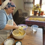 BULDANLI KADINLAR KIŞLIK GIDA HAZIRLIKLARINA BAŞLADI