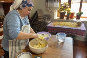 BULDANLI KADINLAR KIŞLIK GIDA HAZIRLIKLARINA BAŞLADI