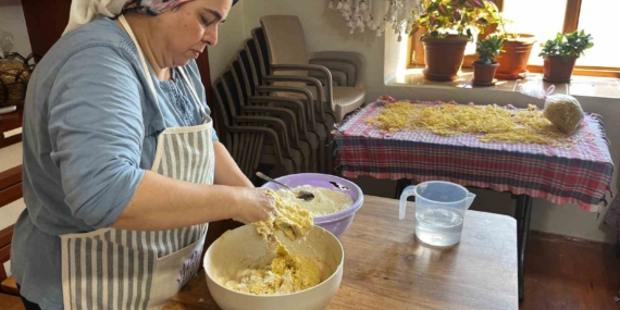 BULDANLI KADINLAR KIŞLIK GIDA HAZIRLIKLARINA BAŞLADI