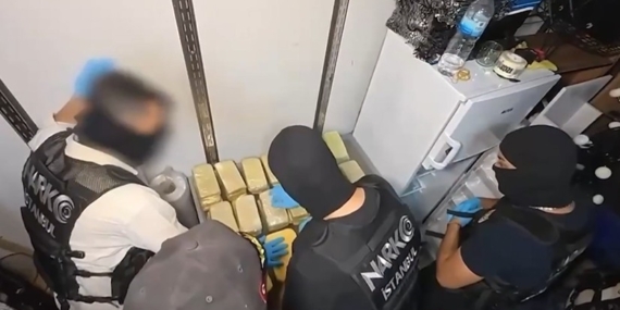 DENİZLİ'DE UYUŞTURUCU OPERASYONU DENİZLİ’NİN DE ARALARINDA BULUNDUĞU 71 İLDE DÜZENLEN UYUŞTURUCU OPERASYONDA 424 ŞÜPHELİ TUTUKLANDI
