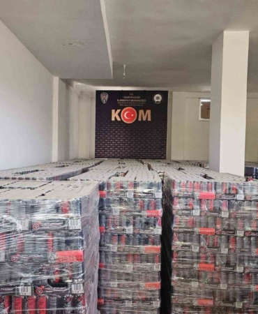 UŞAK’TA 16 BİN 200 ADET TARİHİ GEÇMİŞ ENERJİ İÇECEĞİ ELE GEÇİRİLDİ