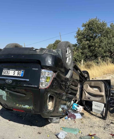 UŞAK’TA TAKLA ATAN OTOMOBİLİN SÜRÜCÜSÜ HAYATINI KAYBETTİ